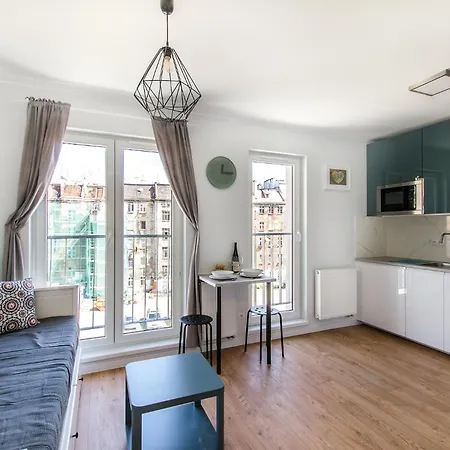 Teal Apartment- Wifi Parking 15 Min Od Rynku شقة *